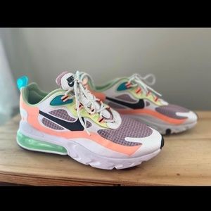 EUC Nike 270 React